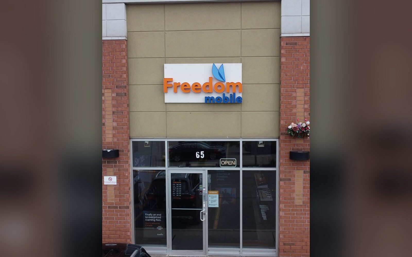 Freedom Mobile storefront