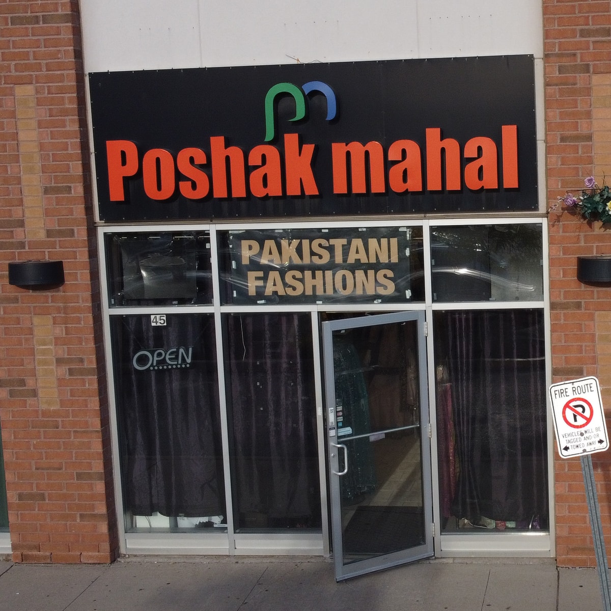 Poshak Mahal storefront